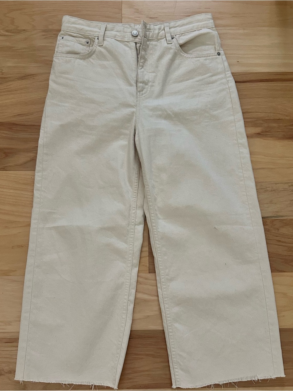 Zara cream wide leg jeans in a US 6